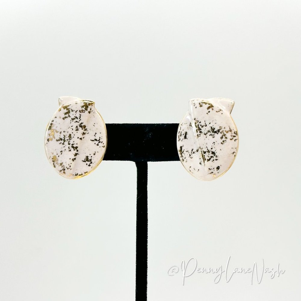 Vintage White Speckled Glass Plate Earrings - Picture 2 of 7